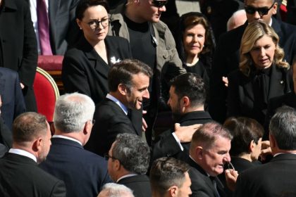 volodimir zelenski discutii la roma cu presedintele frantei emmanuel macron 680cef2137ac3