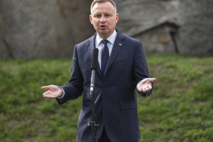 vrem armele nucleare franceze presedintele poloniei spune ca se ofera sa gazduiasca atat focoase din sua cat si din franta 68026b4c9556b