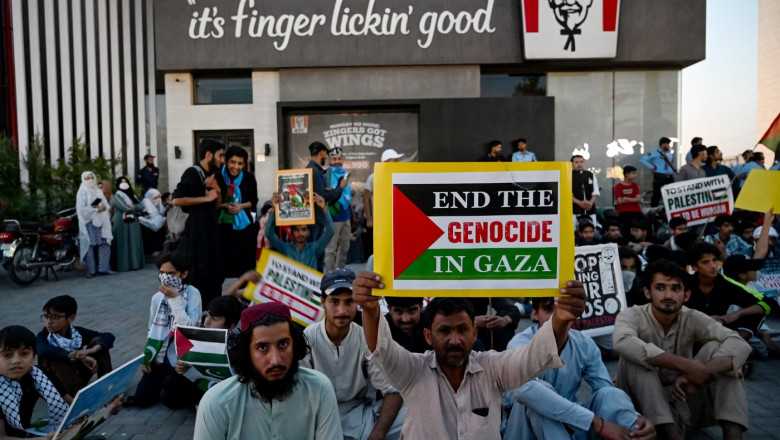 zeci de persoane au fost arestate in pakistan in urma atacurilor unor restaurante kfc protestele au legatura cu situatia din gaza 6803f8908639b