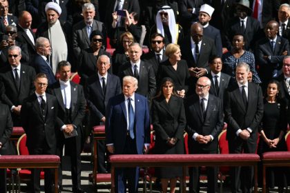 zelenski si trump s au intalnit la funeraliile papei francisc ce au stabilit cei doi lideri 680cb101b7834