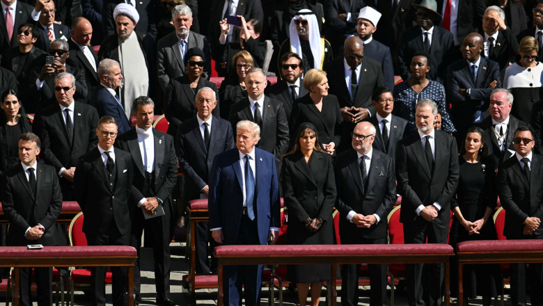 zelenski si trump s au intalnit la funeraliile papei francisc ce au stabilit cei doi lideri 680cb101b7834