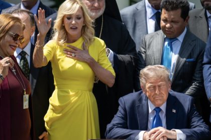 administratia trump a lansat un site care publica doar stiri pozitive despre presedinte 68144475d2711