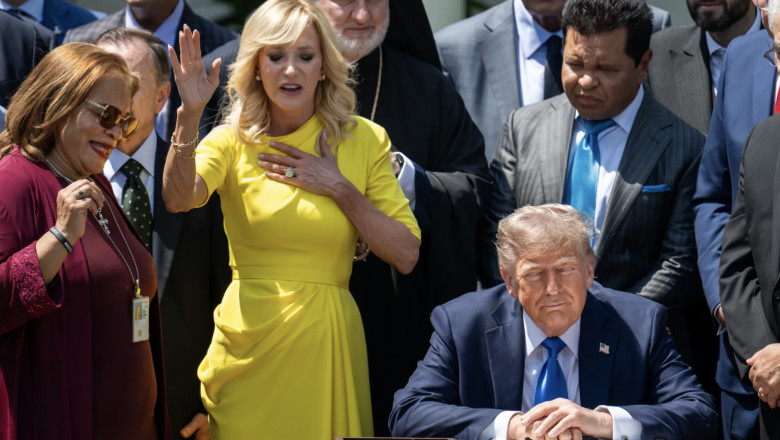 administratia trump a lansat un site care publica doar stiri pozitive despre presedinte 68144475d2711