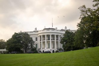 administratia trump are de gand sa trimita acasa 200 000 de ucraineni plus alti imigranti 682c9c827c058