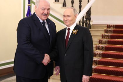 aleksandr lukasenko isi indeamna fermierii sa cultive mai multi cartofi pentru a hrani rusia trebuie sa ii ajutam pe fratii nostri 683730ba3affb