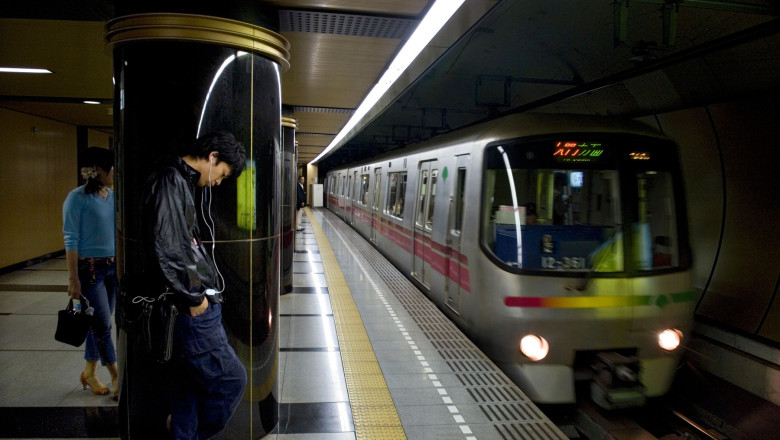 alerta la metroul din tokyo un barbat a ranit mai multe persoane dupa ce le a atacat cu cutitul 681b650cadd0e