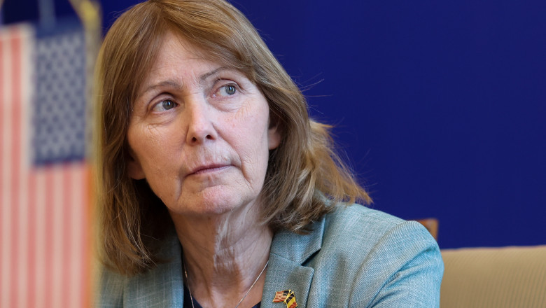 ambasadoarea sua la bucuresti kathleen kavalec se retrage michael dickerson va ocupa functia de charge daffaires ad interim 682c2a1d6d7fe