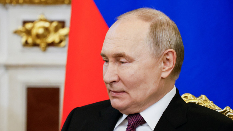 amistitiul de trei zile anuntat de putin intra in vigoare la miezul noptii desi a fost respins de zelenski mesajul kremlinului 681b99c9269c7