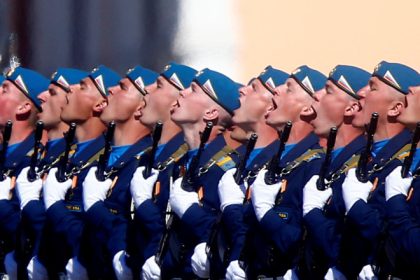 analiza ft economia de razboi a lui vladimir putin se raceste dar rusii inca se simt mai bogati iar asta nu le schimba opinia despre razboi 6837437252bc7