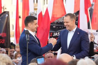 analiza reuters despre alegerile din romania maga o ia spre est favoritul prezidential se urca pe valul dreptei radicale 6824be8117836