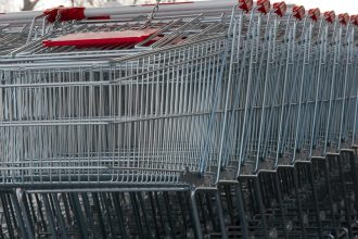 aproape 6 din 10 romani se tem ca nu vor tine pasul cu scumpirile conform unui studiu sociologic 6828ab451e09b