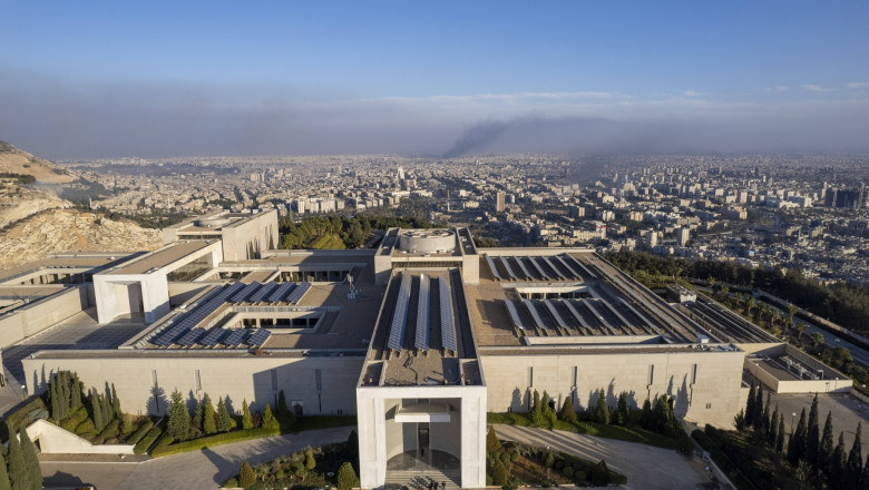 armata israeliana a anuntat ca a bombardat cartierul prezidential din damasc 6814598896090