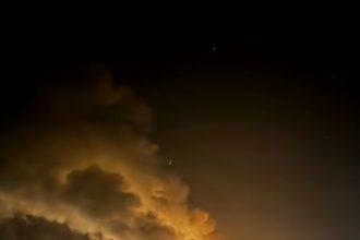 atac cu drone in regiunea kiev cel putin un mort ucraina spune ca rusii vor sa i intimideze pe negociatorii de pace 6829763d9943e