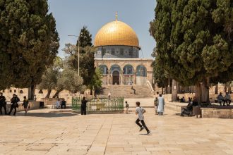 atac la ierusalim un soldat a fost injunghiat agresorul a fost ucis 68281dbdaa280