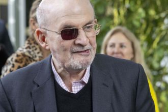 autorul tentativei de omor asupra lui salman rushdie a fost condamnat la inchisoare ce pedeapsa a primit 68276110ba0da