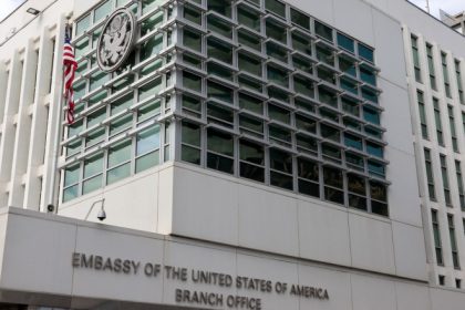 barbat arestat la new york dupa ce a incercat sa atace cu cocktailuri molotov ambasada sua din tel aviv 68338155bdf1b