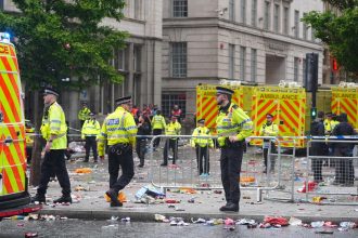 barbatul care a intrat cu masina in multime la parada echipei liverpool arestat pentru tentativa de omor el ar fi consumat droguri 6835da81b23e7