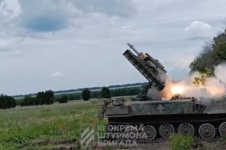 brigada a 3 a de asalt din ucraina prezinta un sistem hibrid de aparare aeriana rachete sovietice puse pe un vehicul american 68199e5e268b2