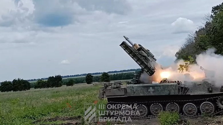 brigada a 3 a de asalt din ucraina prezinta un sistem hibrid de aparare aeriana rachete sovietice puse pe un vehicul american 68199e5e268b2