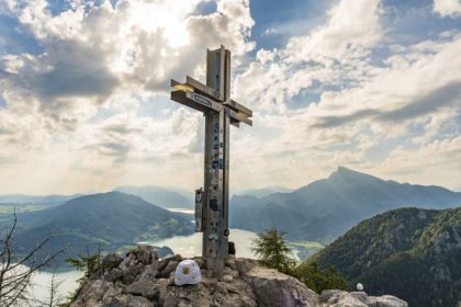 calcar din albesti la monumentul simbolic crucea europei amplasat pe varful alberfeldkogel din austria 6827474598e0f