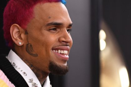chris brown a fost arestat in marea britanie este acuzat ca a atacat un producator muzical cu o sticla 68263aedafb6e