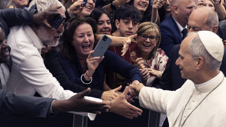 comerciantii din roma incantati ca papa leon al xiv lea atrage turisti americani cu bani este excelent pentru afaceri 6825ff269713a