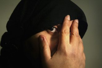 consiliul de securitate din iran suspenda aplicarea legii privind purtarea hijabului de catre femei cine a contestat legea 68334dc5bdb92