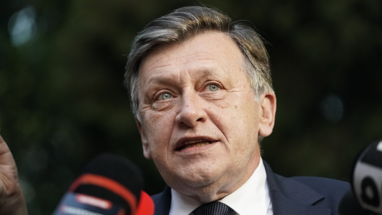 crin antonescu pe facebook daca voturile psd veneau spre mine insemnau stagnare si sistem daca ar merge la dan ar fi bune 681c70b458db5