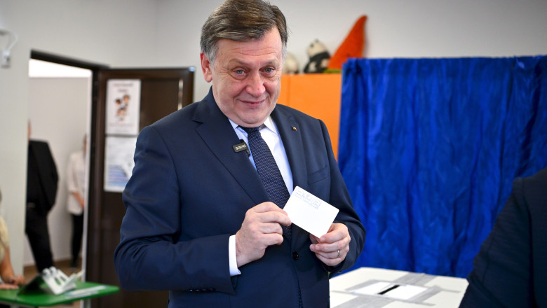 crin antonescu propune crearea unui nou partid de dreapta reteaua securistico propagandistica din spatele lui dan a castigat din nou 682ca2d21ac28