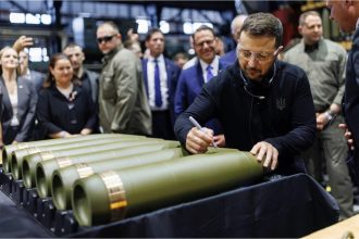 cum a pierdut ucraina sute de milioane de dolari pe care i a platit pentru arme defecte sau care nu au mai ajuns niciodata pe front 682bff7e8da0f