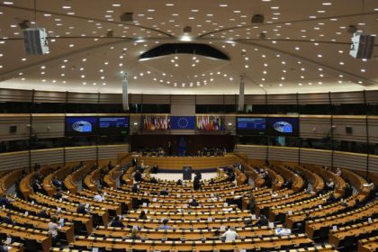 cum cumparau bunavointa europarlamentarilor firmele chineze din it microfoane in loja stadionului anderlecht inchiriata de huawei 68304279dbb8b