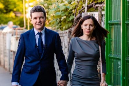 de ce a lipsit mirabela gradinaru de la ceremonia de investire a lui nicusor dan a participat doar fiica sa aheea 6834596c1ce19