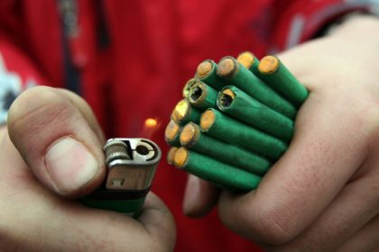 deputatii au adoptat proiectul care mareste pedepsele pentru cei care vand ilegal petarde legea merge la promulgare 681b89d85f8a2