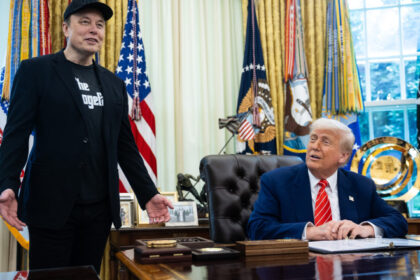 donald trump si elon musk spectacol de unitate la conferinta de presa de la plecarea sefului tesla de la casa alba 683a8956e5a58