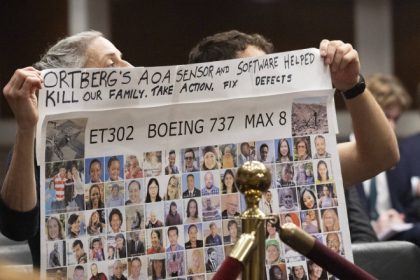 dosarul boeing 737 max familiile victimelor din cele doua dezastre aviatice se opun acordului care scapa compania de urmarirea penala 682ace8876f09