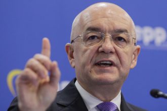 emil boc pnl il sustine in unanimitate pe nicusor dan nu e loc de intoarcere nu avem nimic sa i reprosam lui crin antonescu 6824aceb63af5