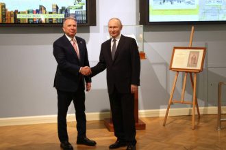 emisarul lui trump foloseste exclusiv traducatori de la kremlin in intalnirile cu putin o idee foarte proasta 68206d049b3f8