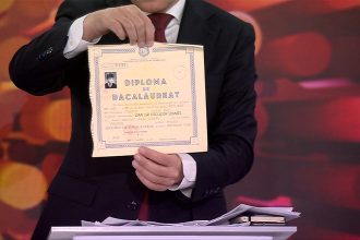 exclusiv nicusor dan si a prezentat diploma de bacalaureat dupa aparitia unui fals pe retelele sociale circula un fake news grosolan 682253c64e5db
