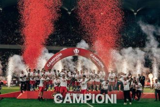 fcsb a primit trofeul de campioana dupa ce a castigat ultimul meci de acasa din acest sezon 682a03940f991