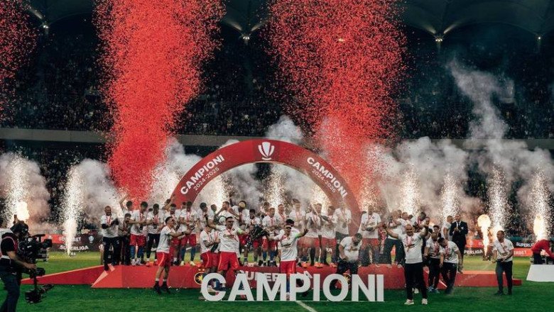 fcsb a primit trofeul de campioana dupa ce a castigat ultimul meci de acasa din acest sezon 682a03940f991