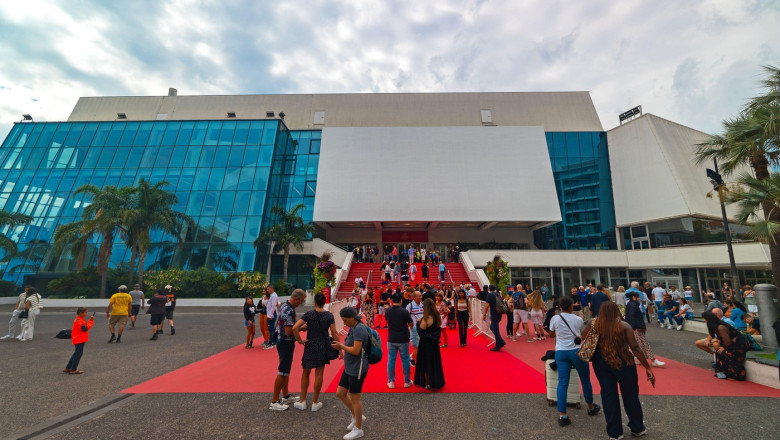 festivalul de la cannes isi arata sprijinul pentru ucraina prin proiectia a trei filme in prima zi a evenimentului 6823a58323994