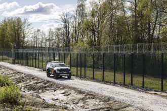 finlanda a finalizat constructia primilor 35 km de gard la granita cu rusia 682dff9210941