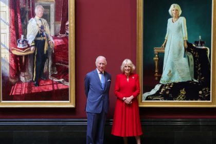 foto charles si camilla au publicat noi portrete oficiale pentru a doua aniversare a incoronarii lor 681aff1e73dc4
