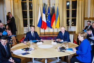 foto cum au decurs primele negocieri fata in fata dintre putin si zelenski culisele discutiilor in format normandia din 2019 68234bc080103