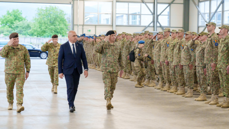 foto ilie bolojan in vizita la misiunea ue in bosnia si hertegovina el a vorbit despre rolul militarilor romani in sprijinirea securitatii 68287ac1d77d3