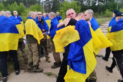 foto nou schimb de prizonieri intre rusia si ucraina 205 de soldati ai kievului s au intors acasa 681a1e19c0b52