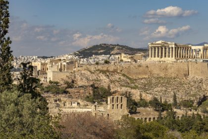 foto scandal la atena dupa folosirea acropolei intr o reclama pentru un brand de articole sportive 68278ebe11c30