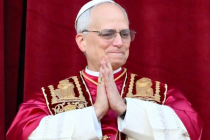 galerie foto ce fel de papa va fi leon al xiv lea trei indicii importante oferite de noul suveran pontif in prima sa aparitie publica 681d97a5a7337