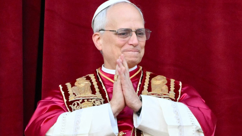 galerie foto ce fel de papa va fi leon al xiv lea trei indicii importante oferite de noul suveran pontif in prima sa aparitie publica 681d97a5a7337