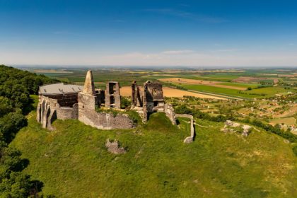 galerie foto comoara veche de peste 3 000 de ani descoperita pe un deal din ungaria arheologii au gasit sute de artefacte 68208ef533969